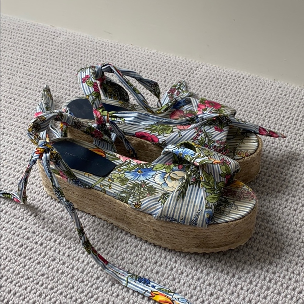 Tied Floral Raffia Wedges
